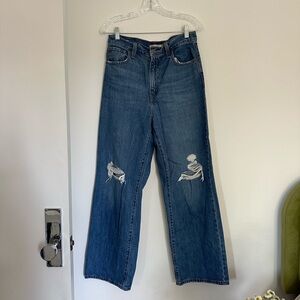 Levi’s High Waisted Straight Jeans in size 28